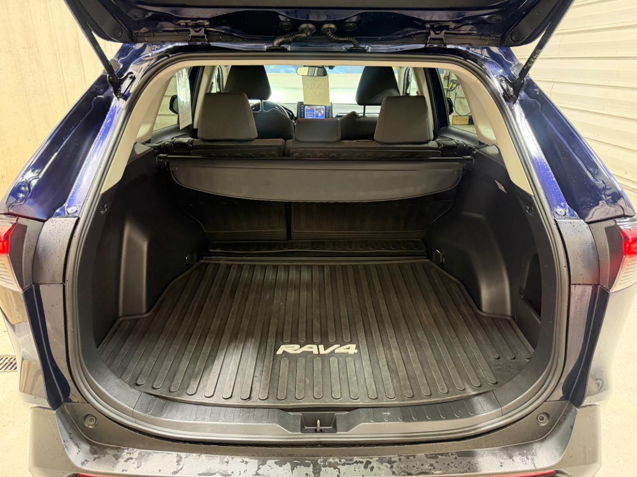Toyota RAV4 Hybrid XLE AWD (Natl) *Ltd Avail* 2020