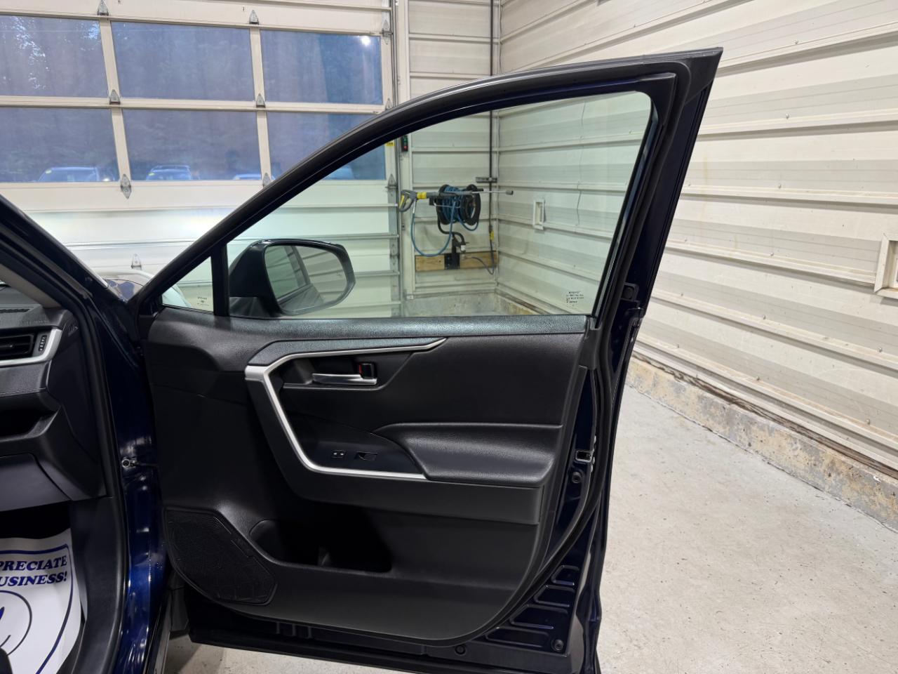 Toyota RAV4 Hybrid XLE AWD (Natl) *Ltd Avail* 2020