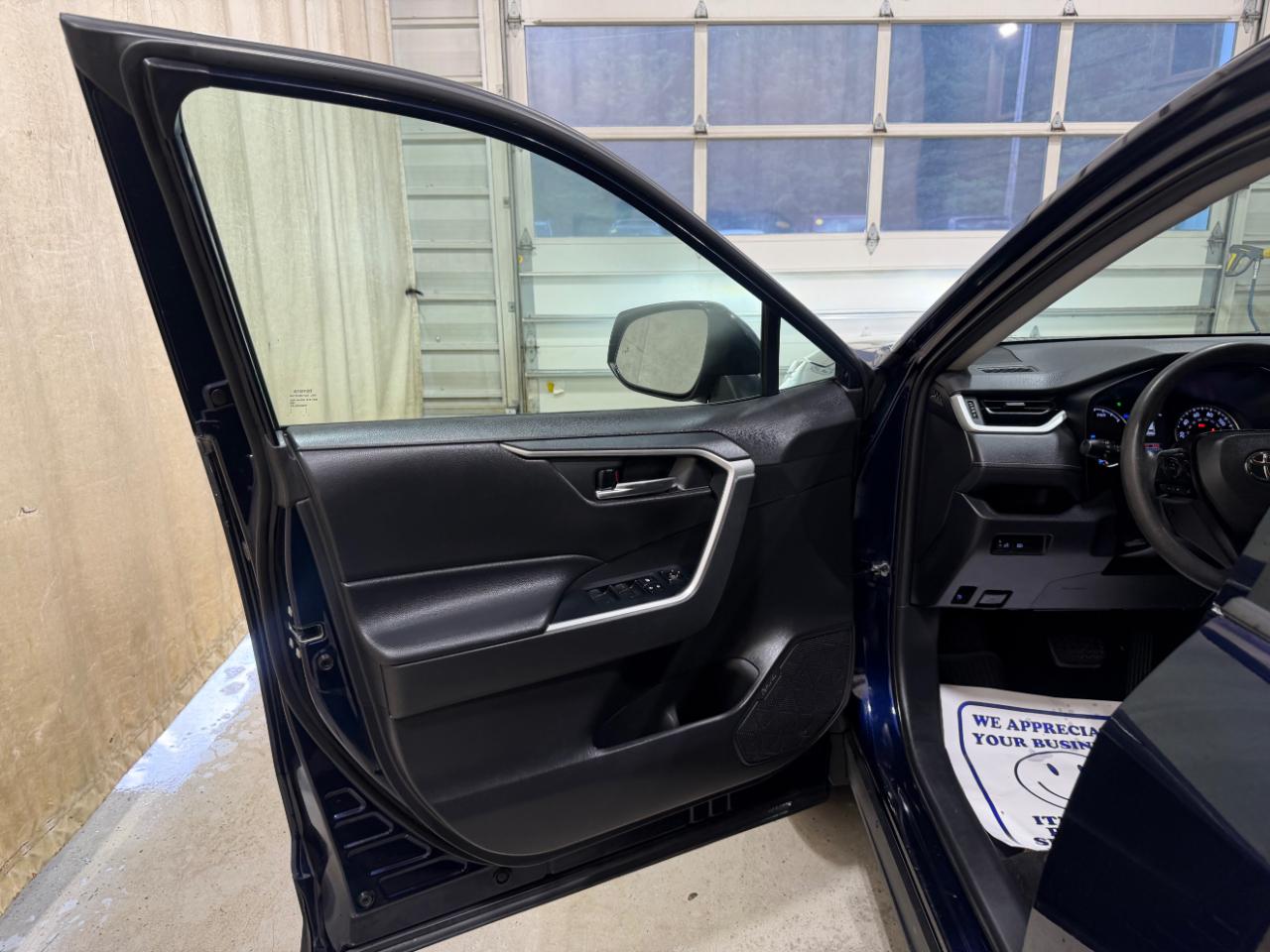 Toyota RAV4 Hybrid XLE AWD (Natl) *Ltd Avail* 2020
