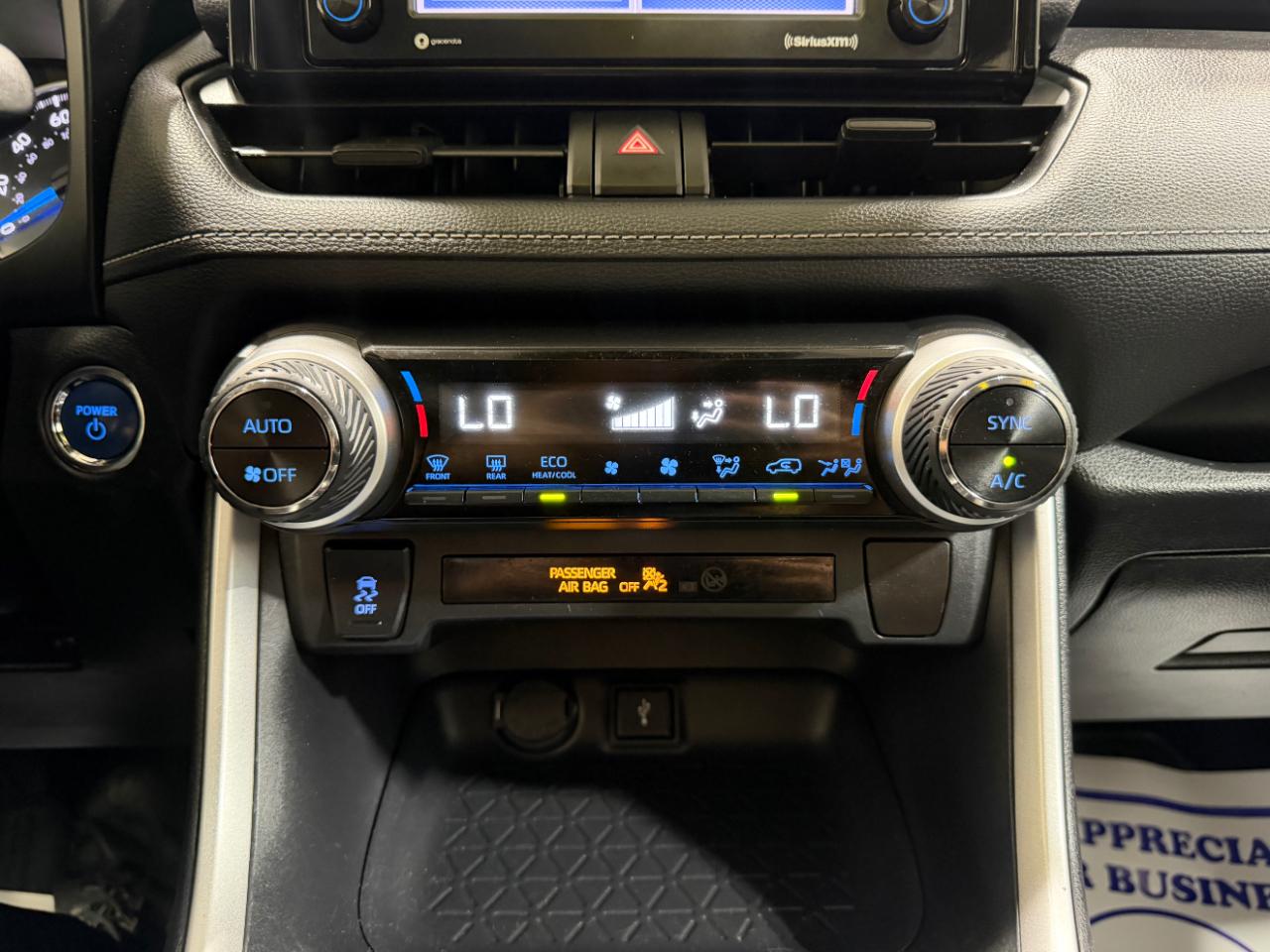 Toyota RAV4 Hybrid XLE AWD (Natl) *Ltd Avail* 2020