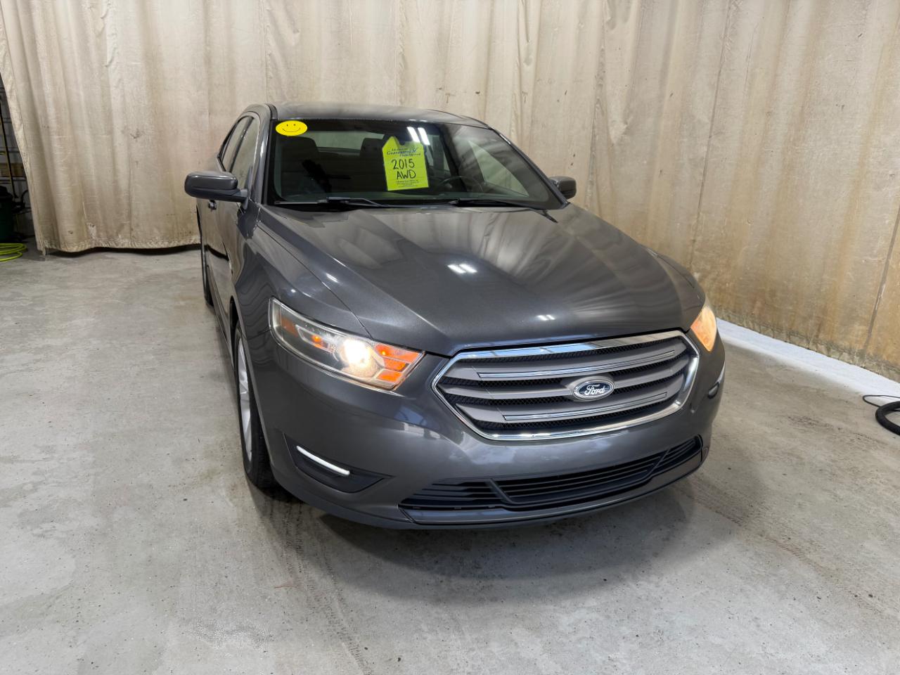 Ford Taurus 4dr Sdn SEL AWD 2015