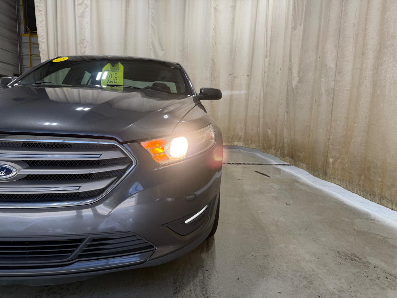 Ford Taurus 4dr Sdn SEL AWD 2015
