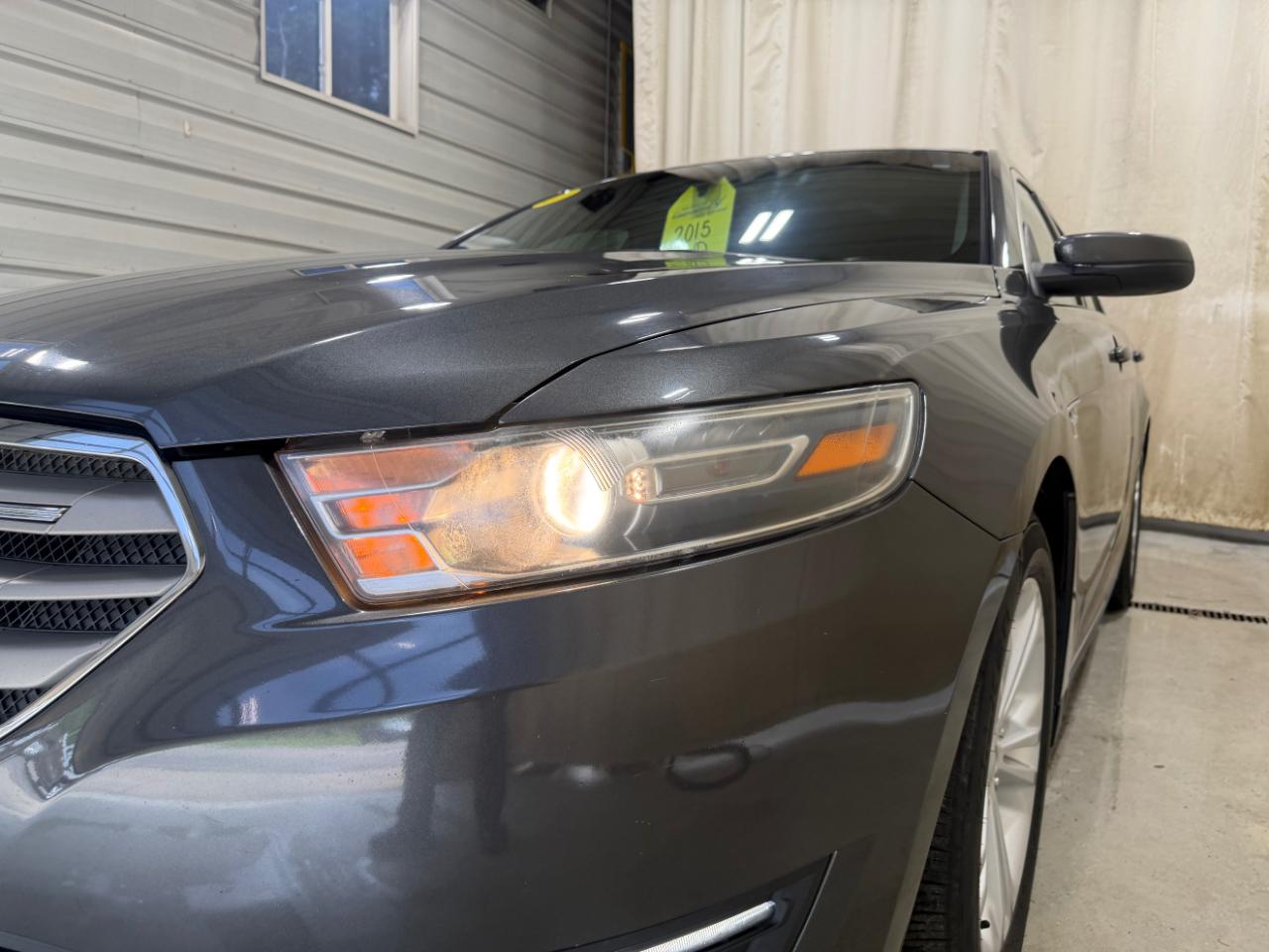 Ford Taurus 4dr Sdn SEL AWD 2015