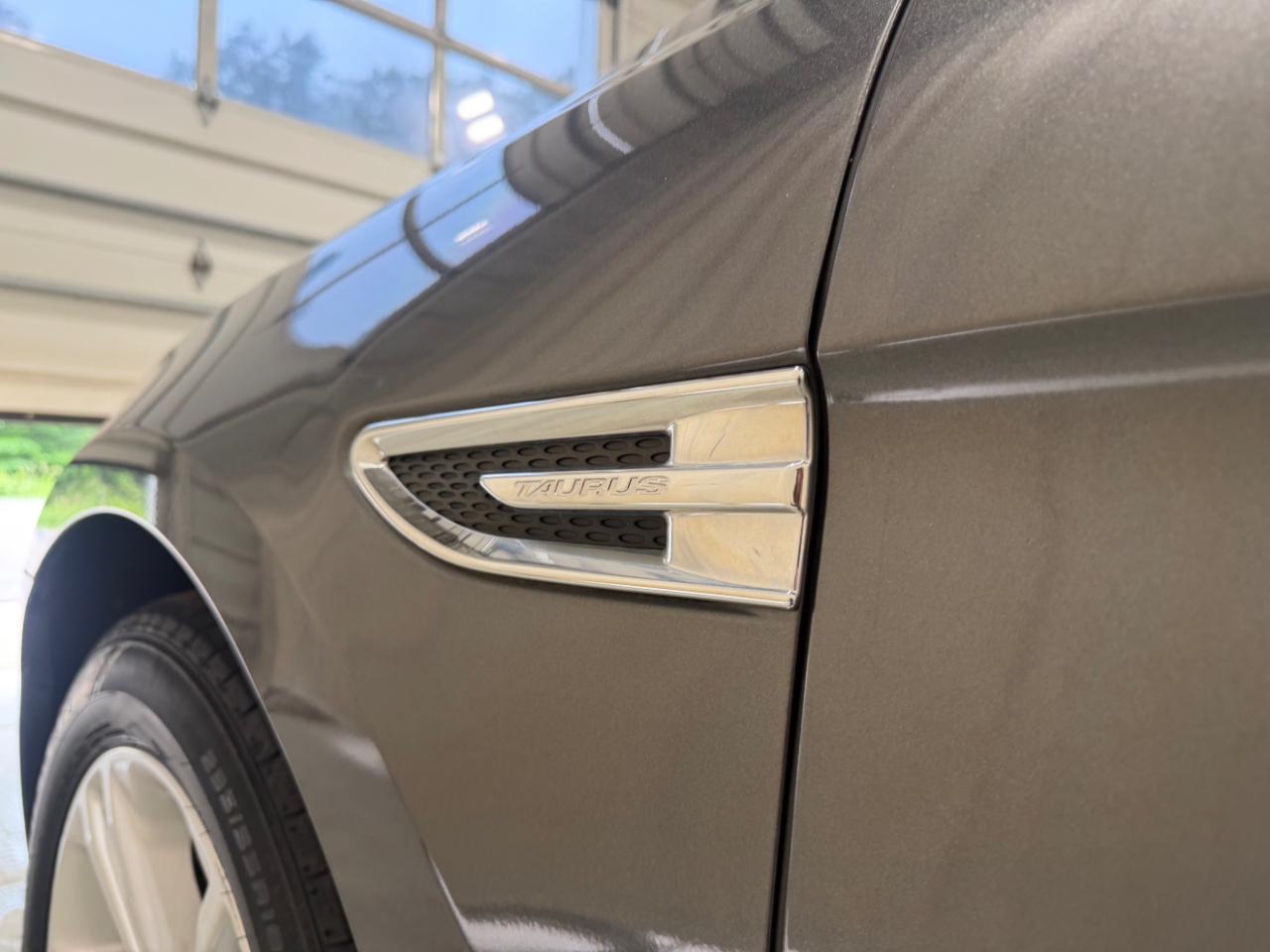 Ford Taurus 4dr Sdn SEL AWD 2015