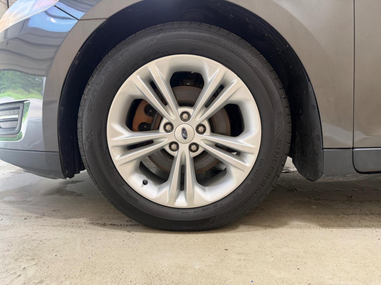 Ford Taurus 4dr Sdn SEL AWD 2015