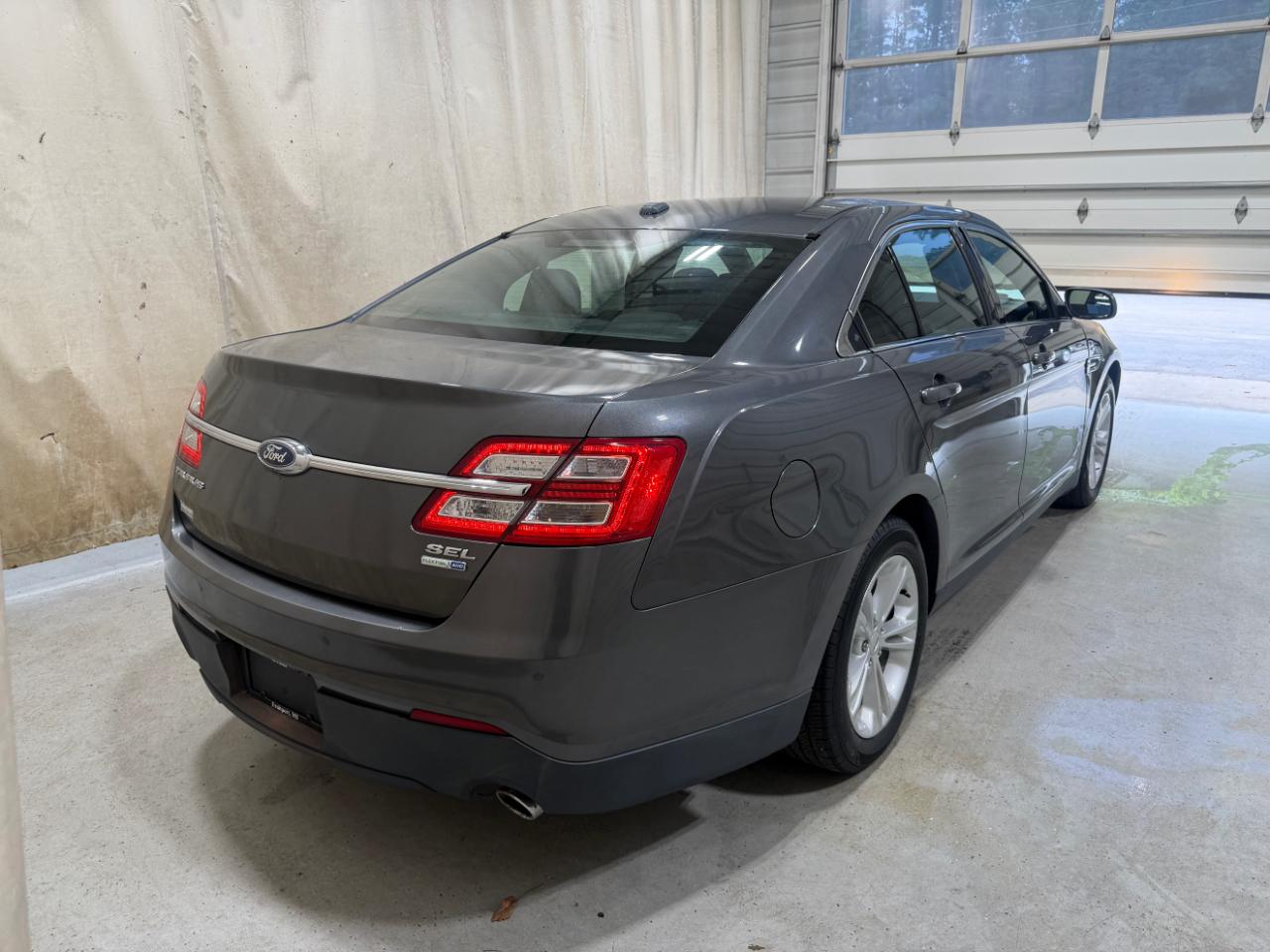Ford Taurus 4dr Sdn SEL AWD 2015