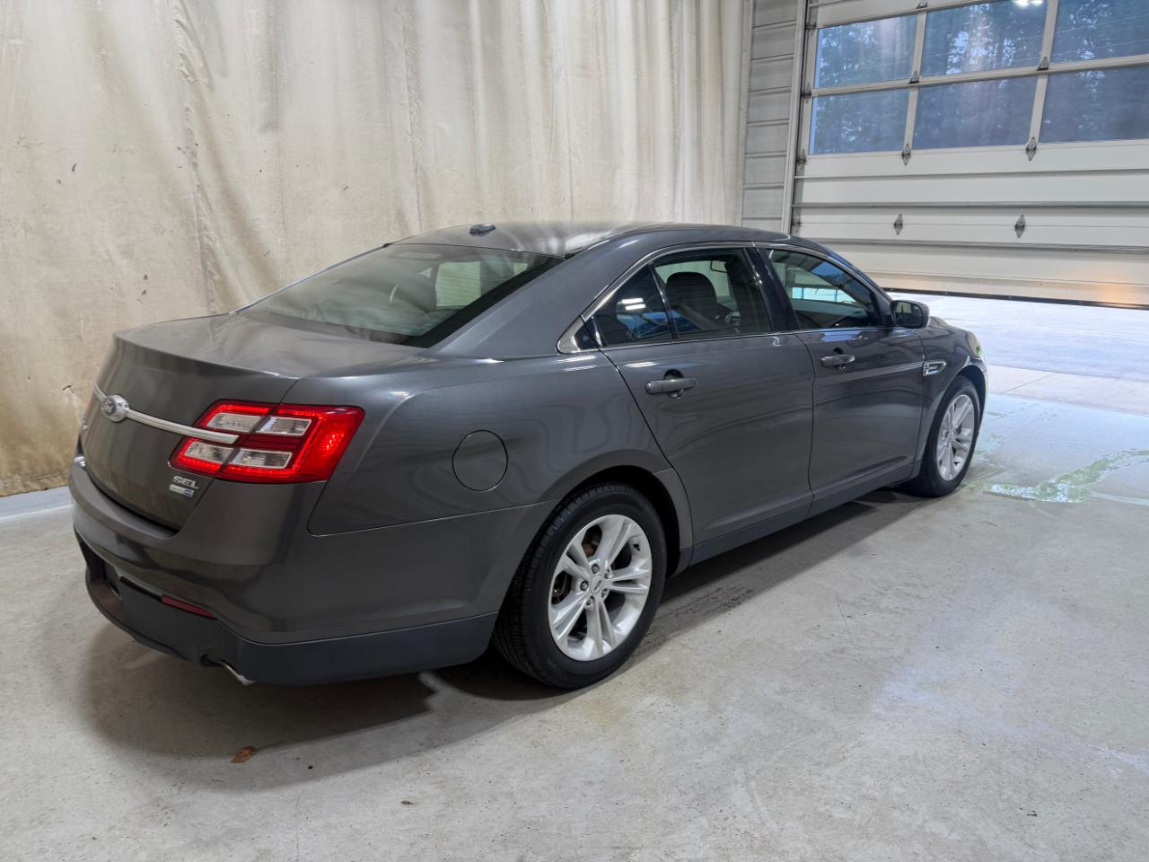 Ford Taurus 4dr Sdn SEL AWD 2015