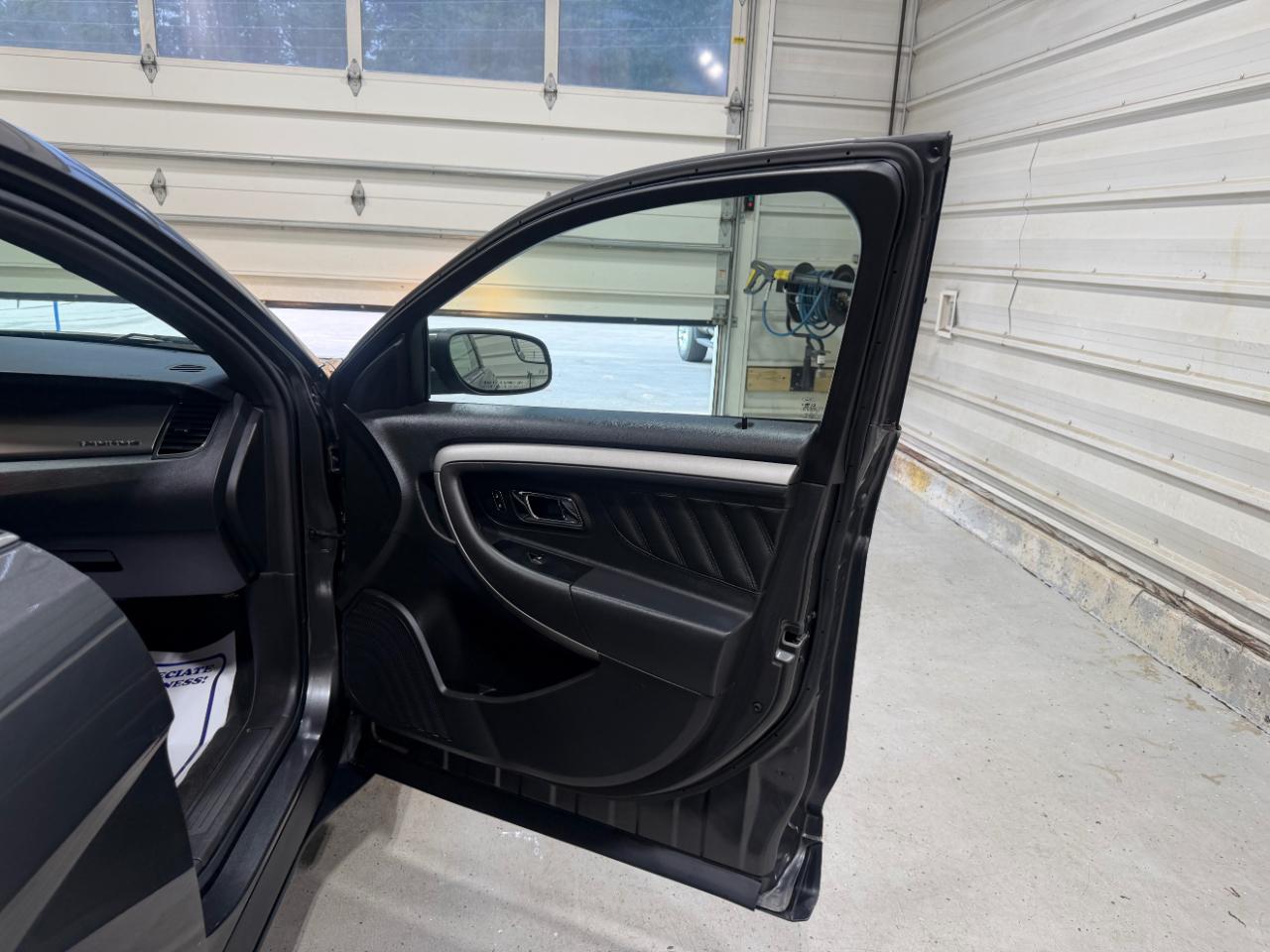 Ford Taurus 4dr Sdn SEL AWD 2015