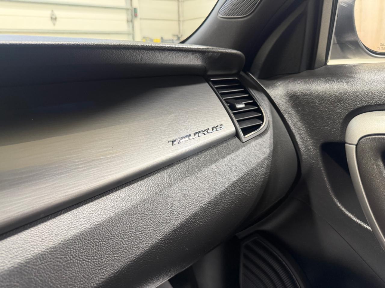 Ford Taurus 4dr Sdn SEL AWD 2015