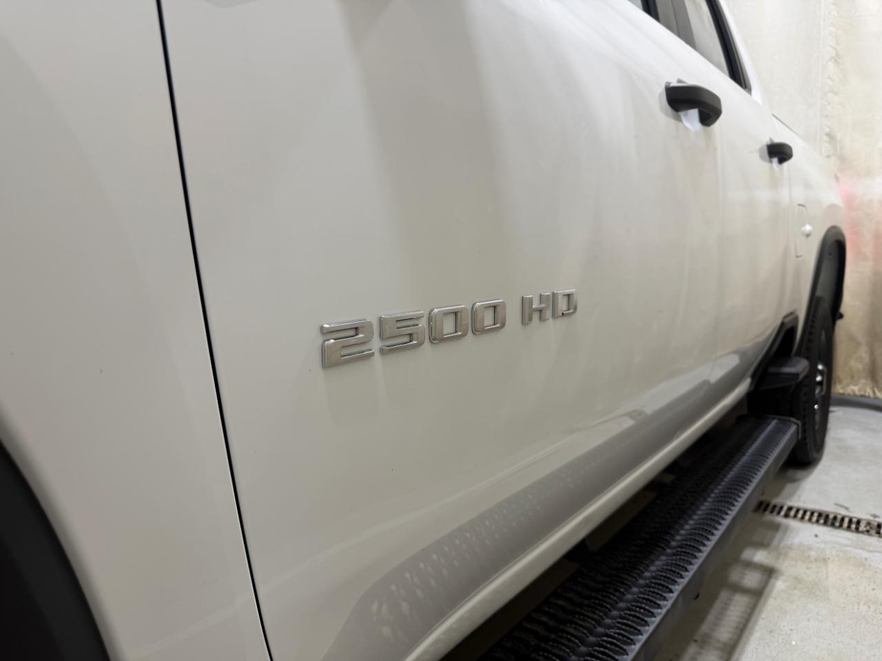 Chevrolet Silverado 2500HD 4WD Double Cab 149" Work Truck 2023