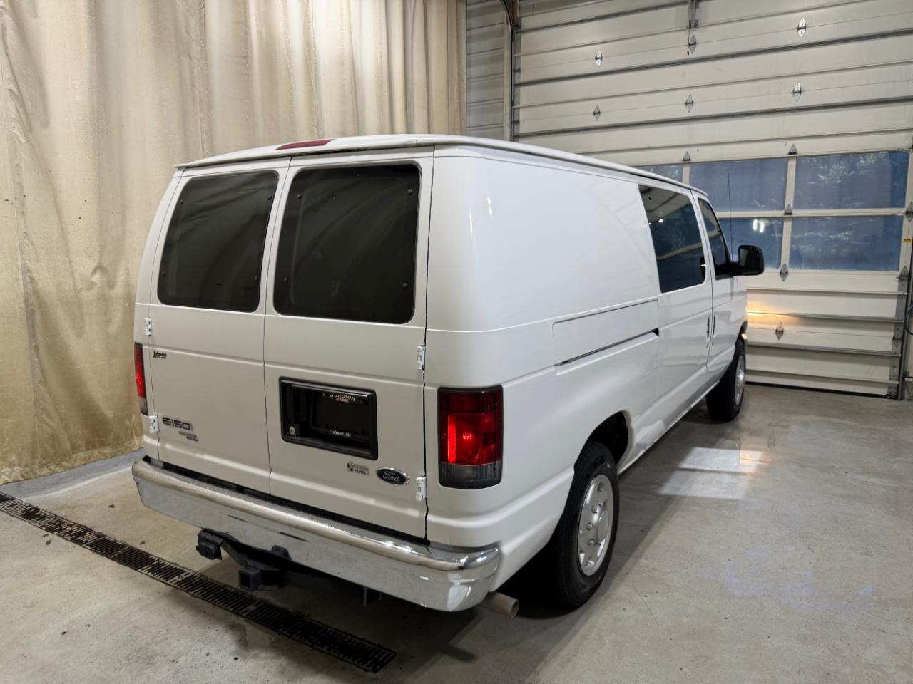 Ford Econoline Cargo Van E-150 Commercial 2012