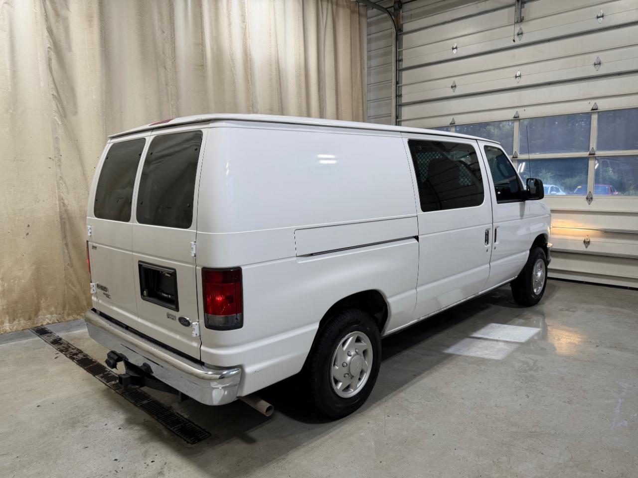 Ford Econoline Cargo Van E-150 Commercial 2012