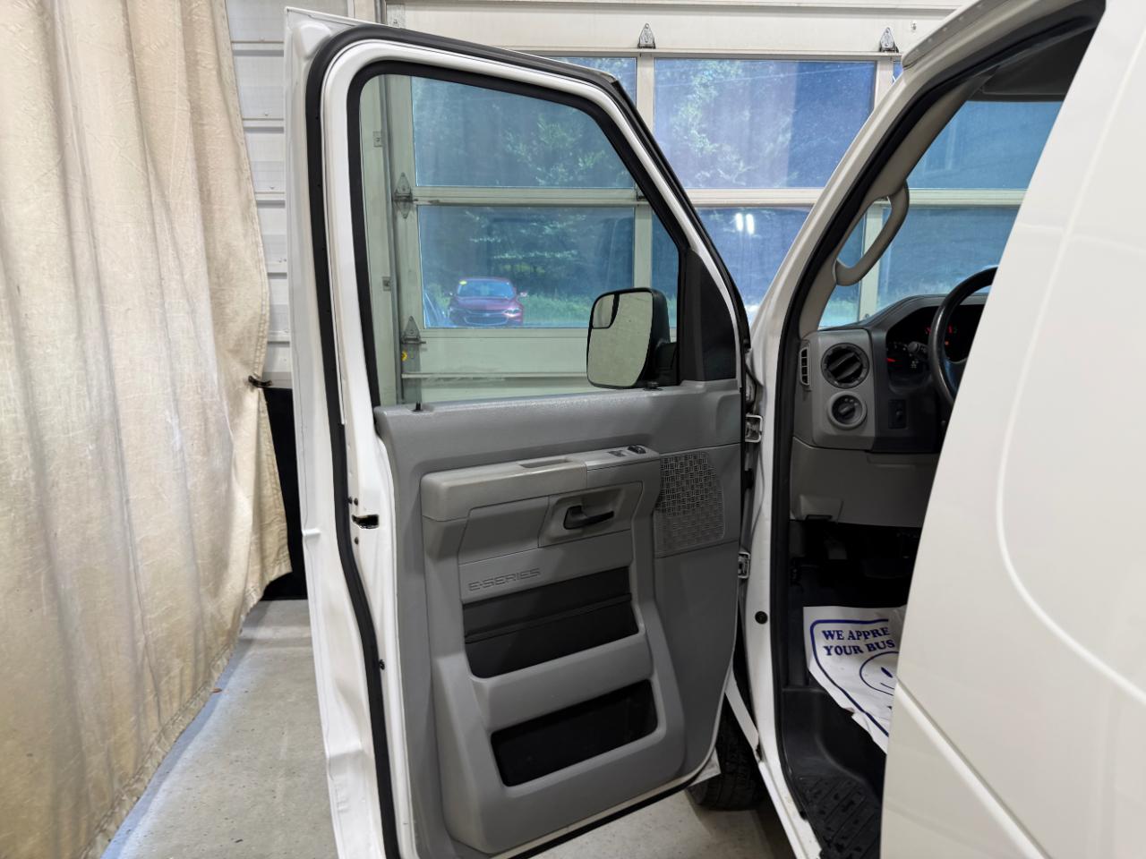 Ford Econoline Cargo Van E-150 Commercial 2012