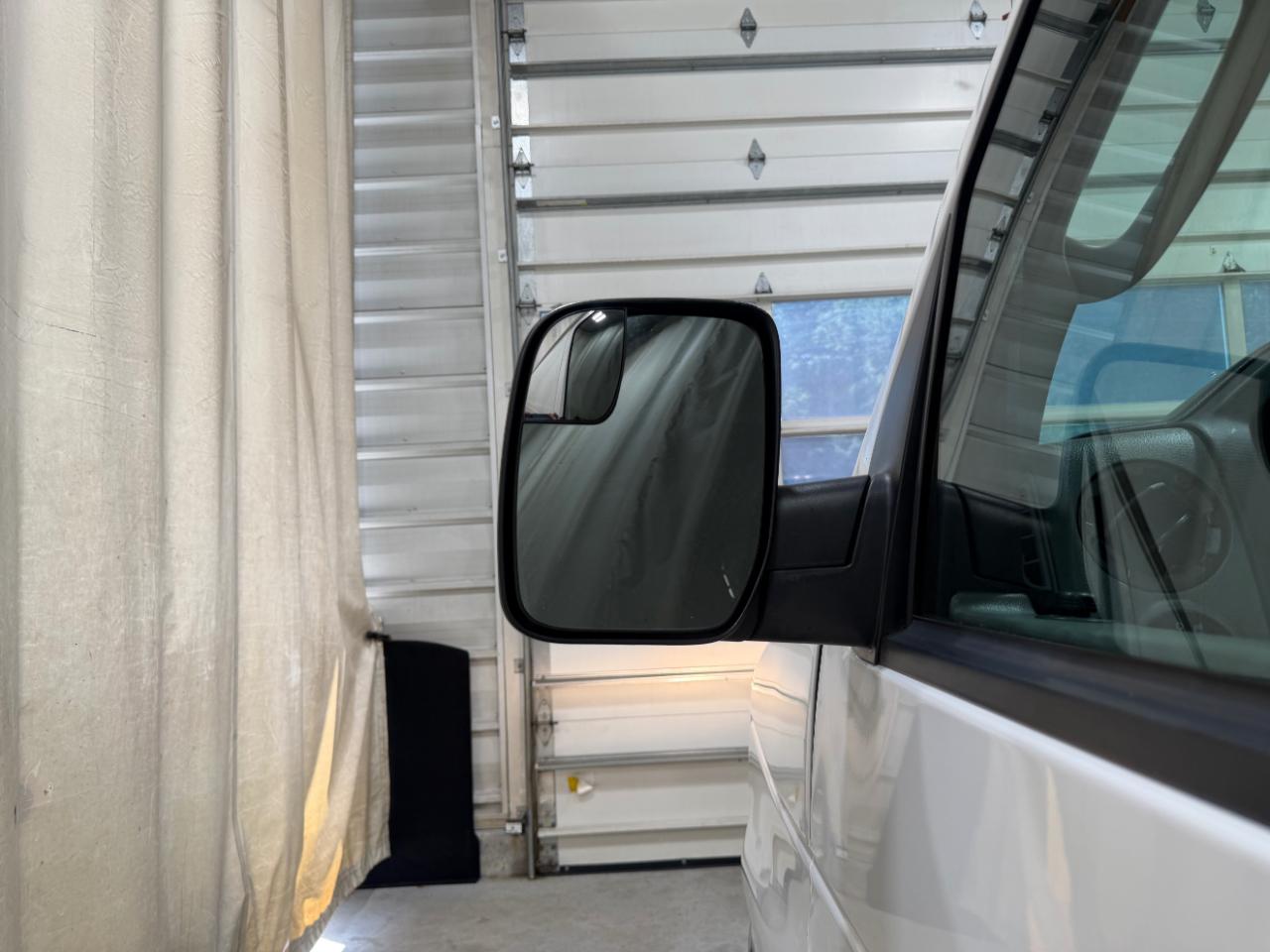 Ford Econoline Cargo Van E-150 Commercial 2011