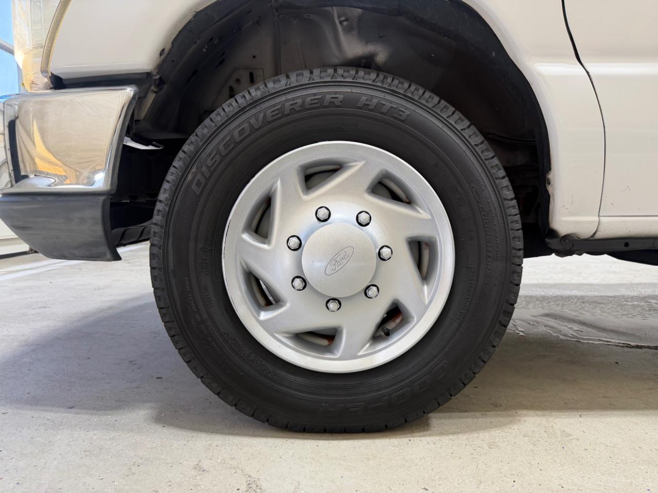 Ford Econoline Cargo Van E-150 Commercial 2011
