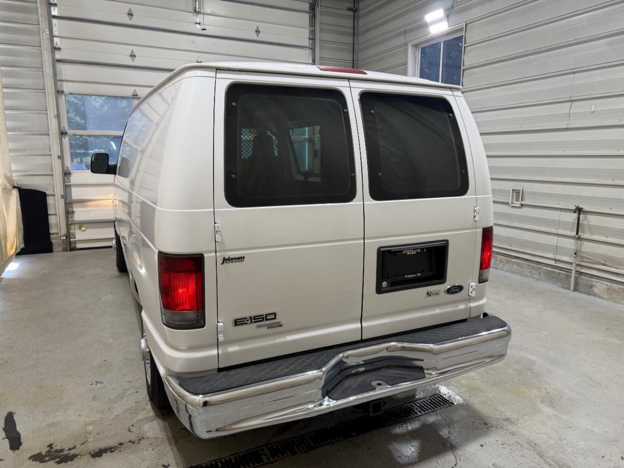Ford Econoline Cargo Van E-150 Commercial 2011