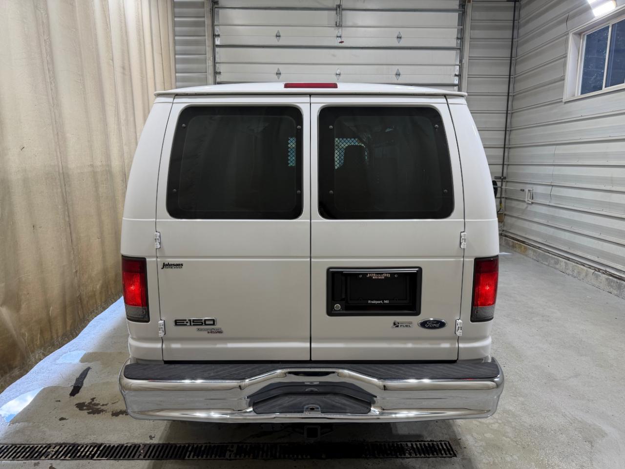 Ford Econoline Cargo Van E-150 Commercial 2011