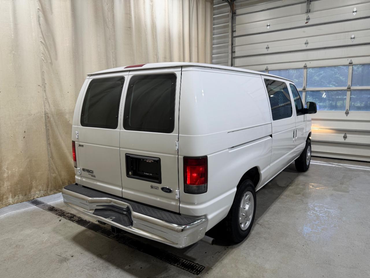 Ford Econoline Cargo Van E-150 Commercial 2011