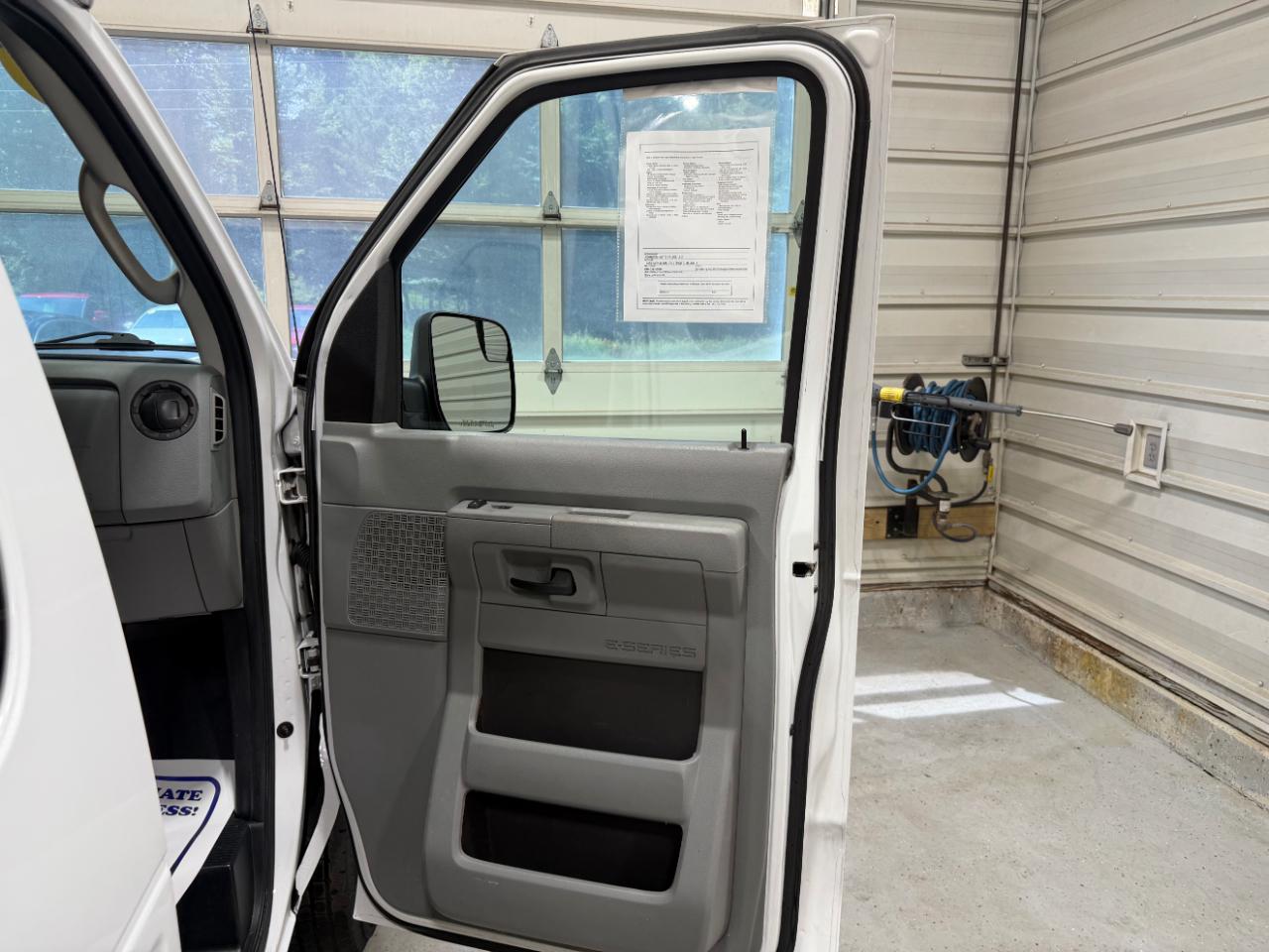 Ford Econoline Cargo Van E-150 Commercial 2011