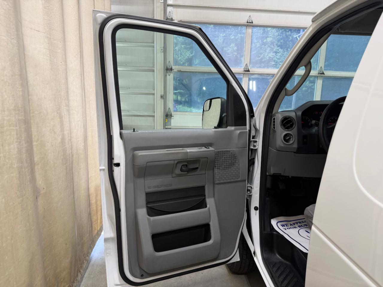 Ford Econoline Cargo Van E-150 Commercial 2011