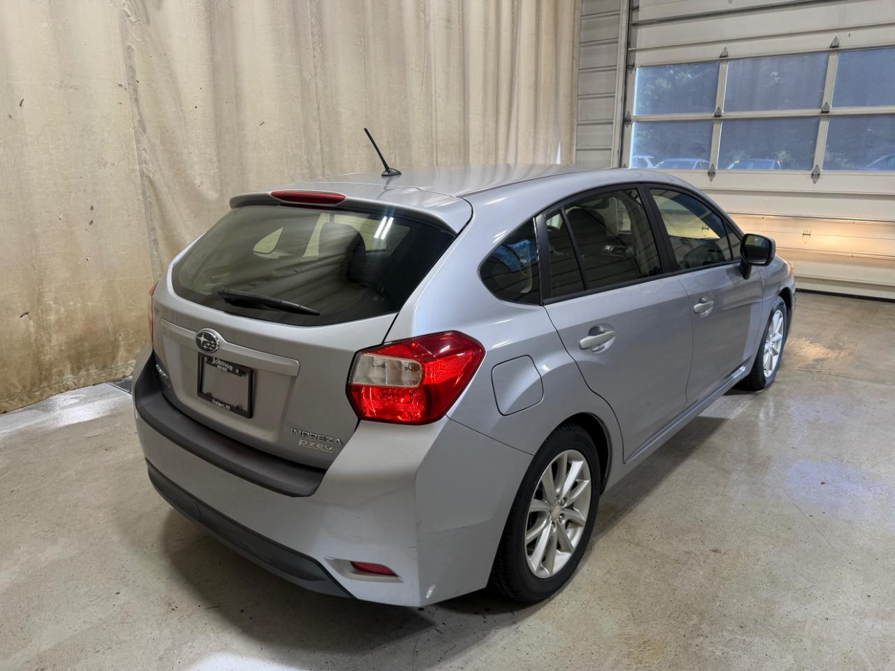 Subaru Impreza Wagon 5dr Auto 2.0i Premium 2014