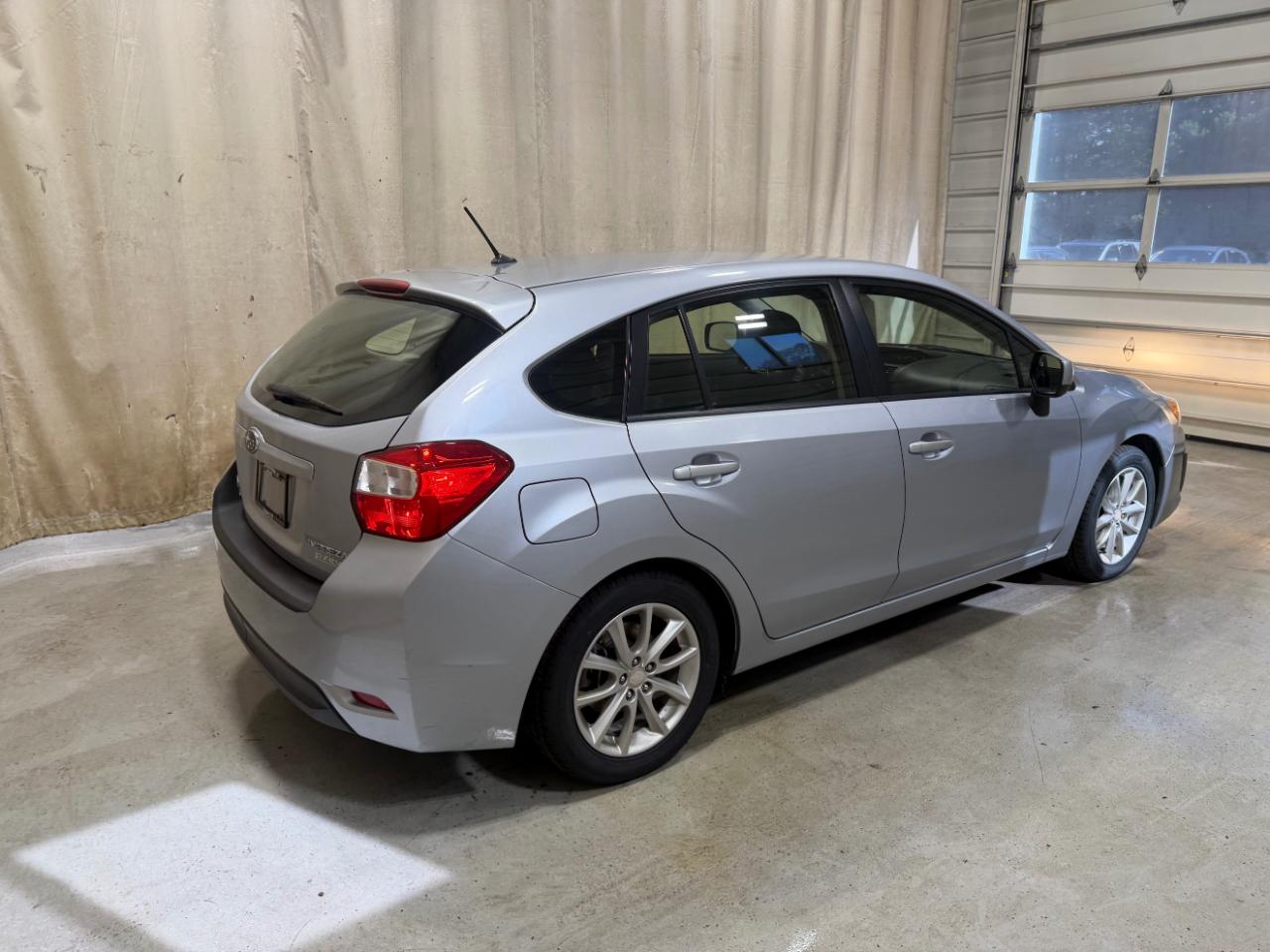 Subaru Impreza Wagon 5dr Auto 2.0i Premium 2014