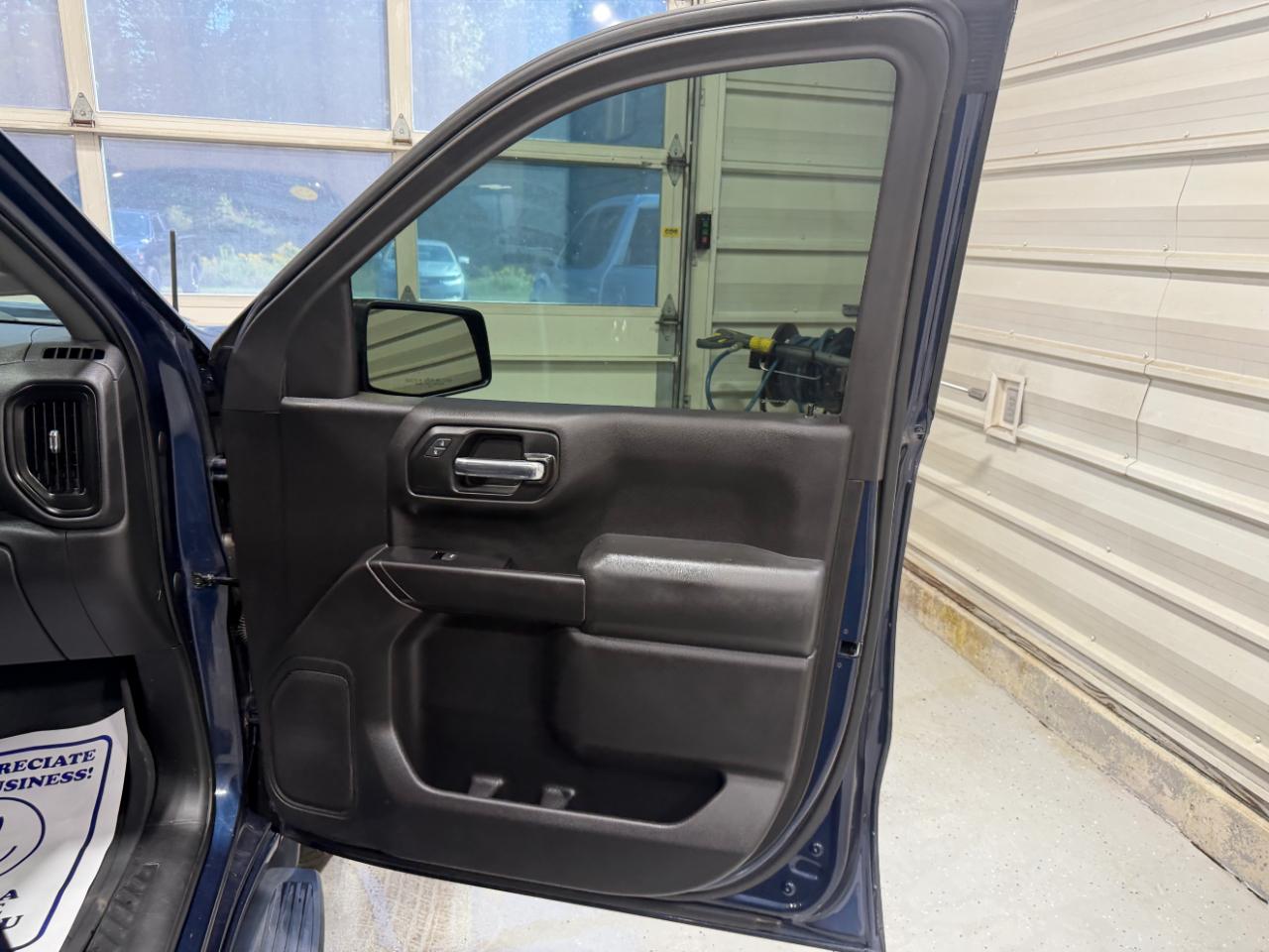 Chevrolet Silverado 1500 4WD Crew Cab 147" Custom 2020