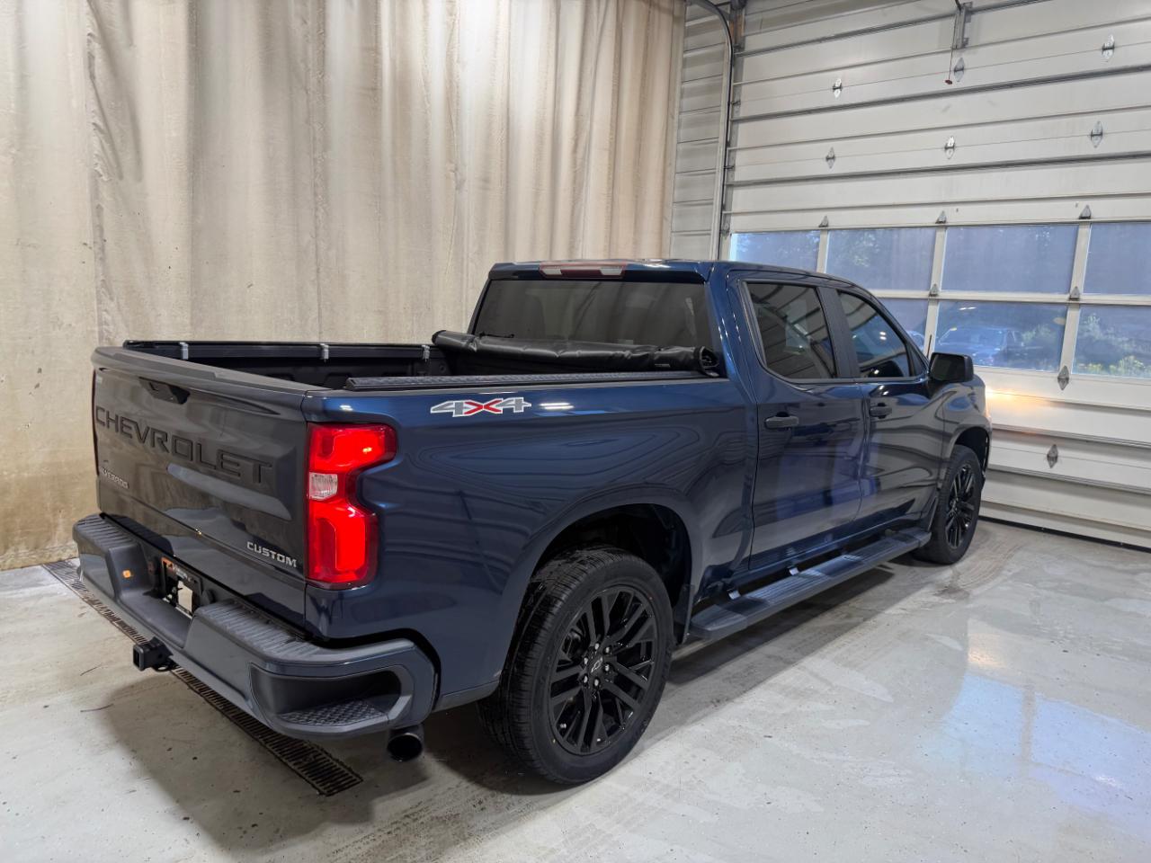 Chevrolet Silverado 1500 4WD Crew Cab 147" Custom 2020