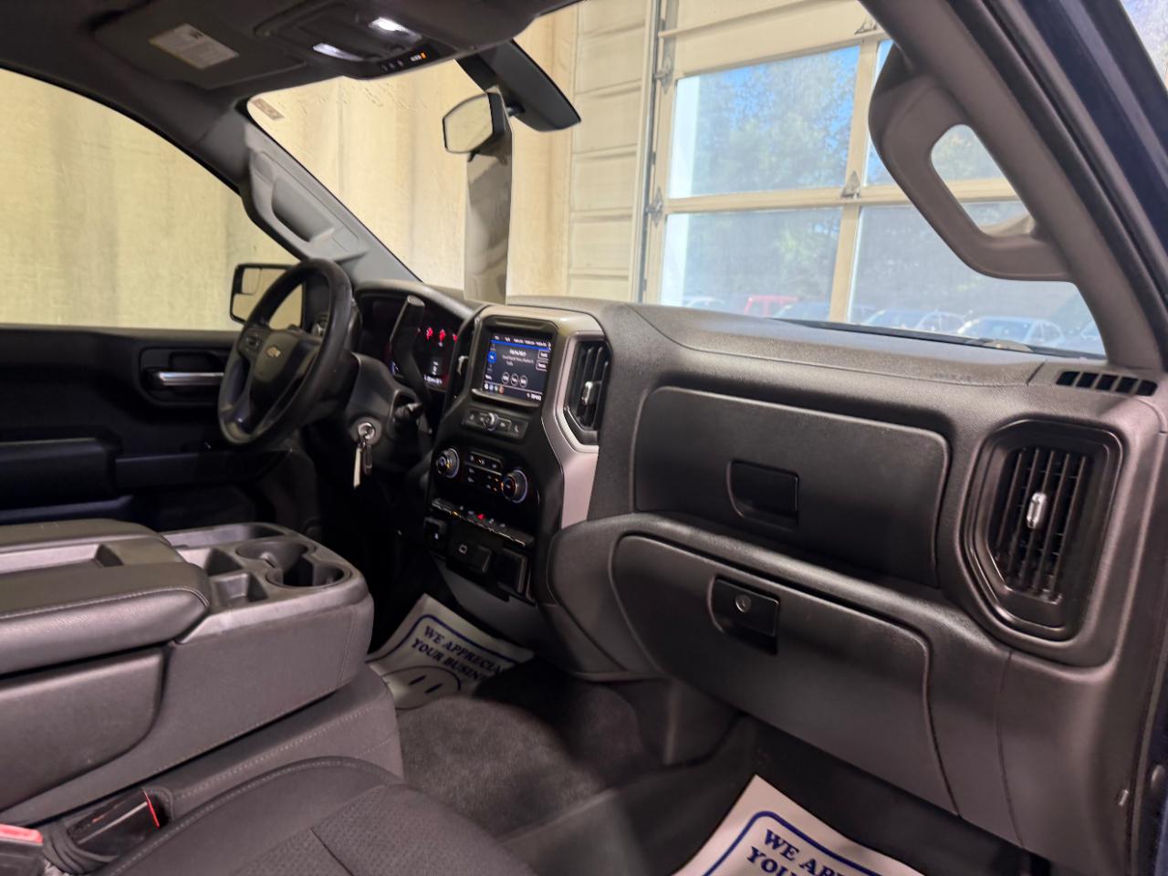 Chevrolet Silverado 1500 4WD Crew Cab 147" Custom 2020