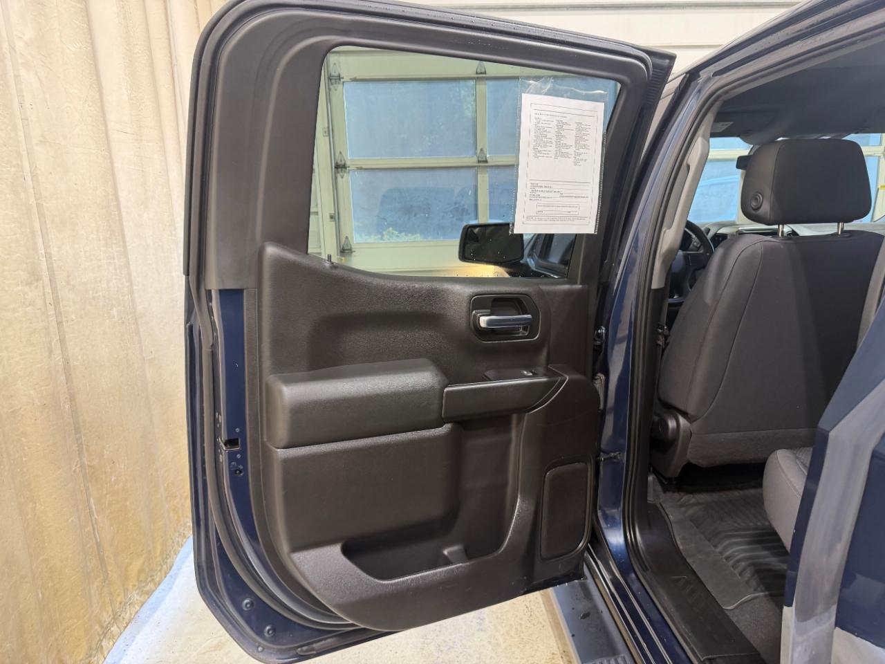 Chevrolet Silverado 1500 4WD Crew Cab 147" Custom 2020