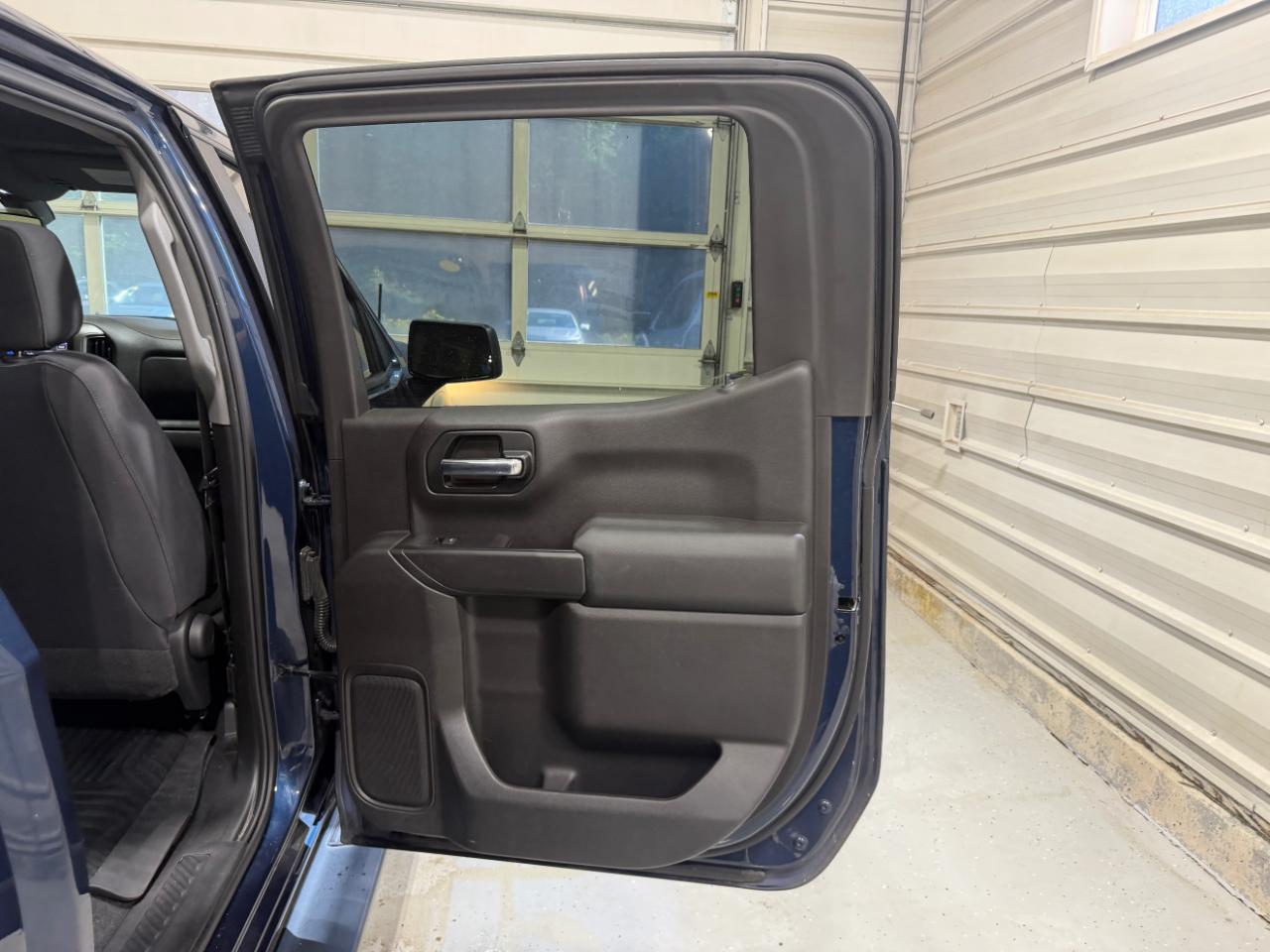 Chevrolet Silverado 1500 4WD Crew Cab 147" Custom 2020