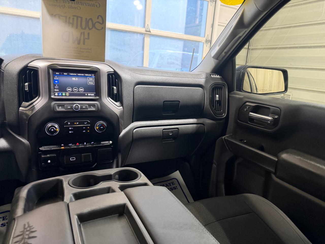 Chevrolet Silverado 1500 4WD Crew Cab 147" Custom 2020