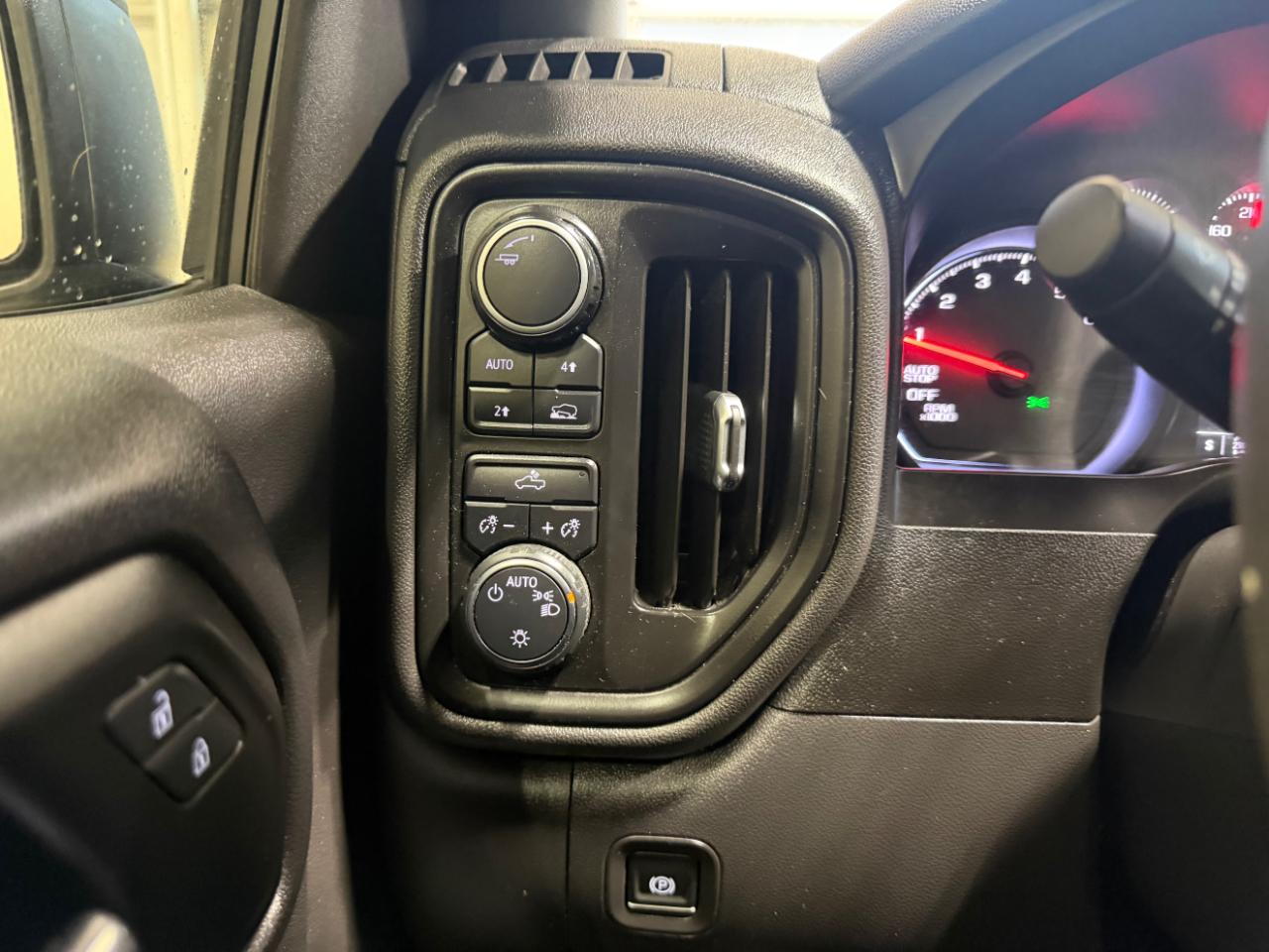 Chevrolet Silverado 1500 4WD Crew Cab 147" Custom 2020