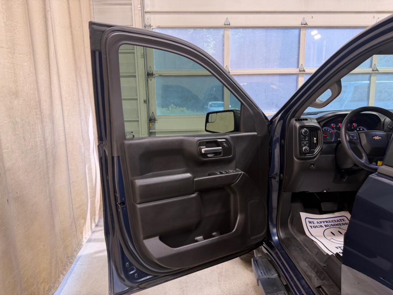 Chevrolet Silverado 1500 4WD Crew Cab 147" Custom 2020