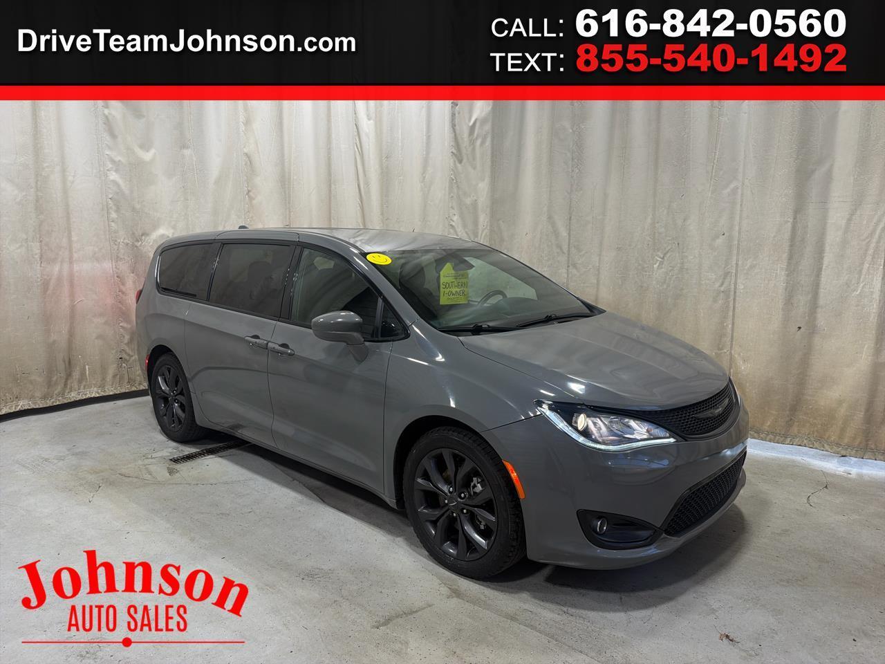 Chrysler Pacifica Touring FWD 2020