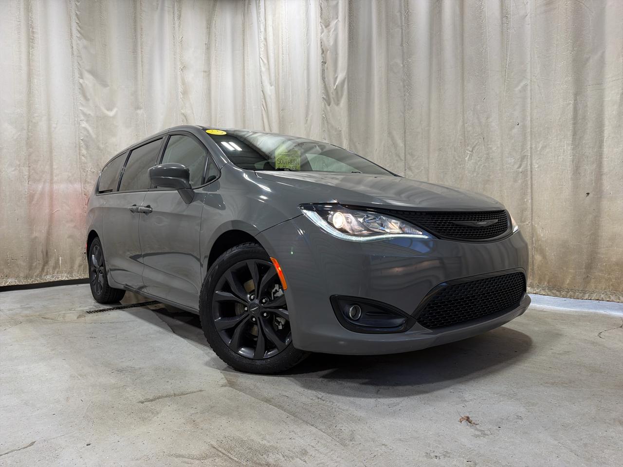Chrysler Pacifica Touring FWD 2020