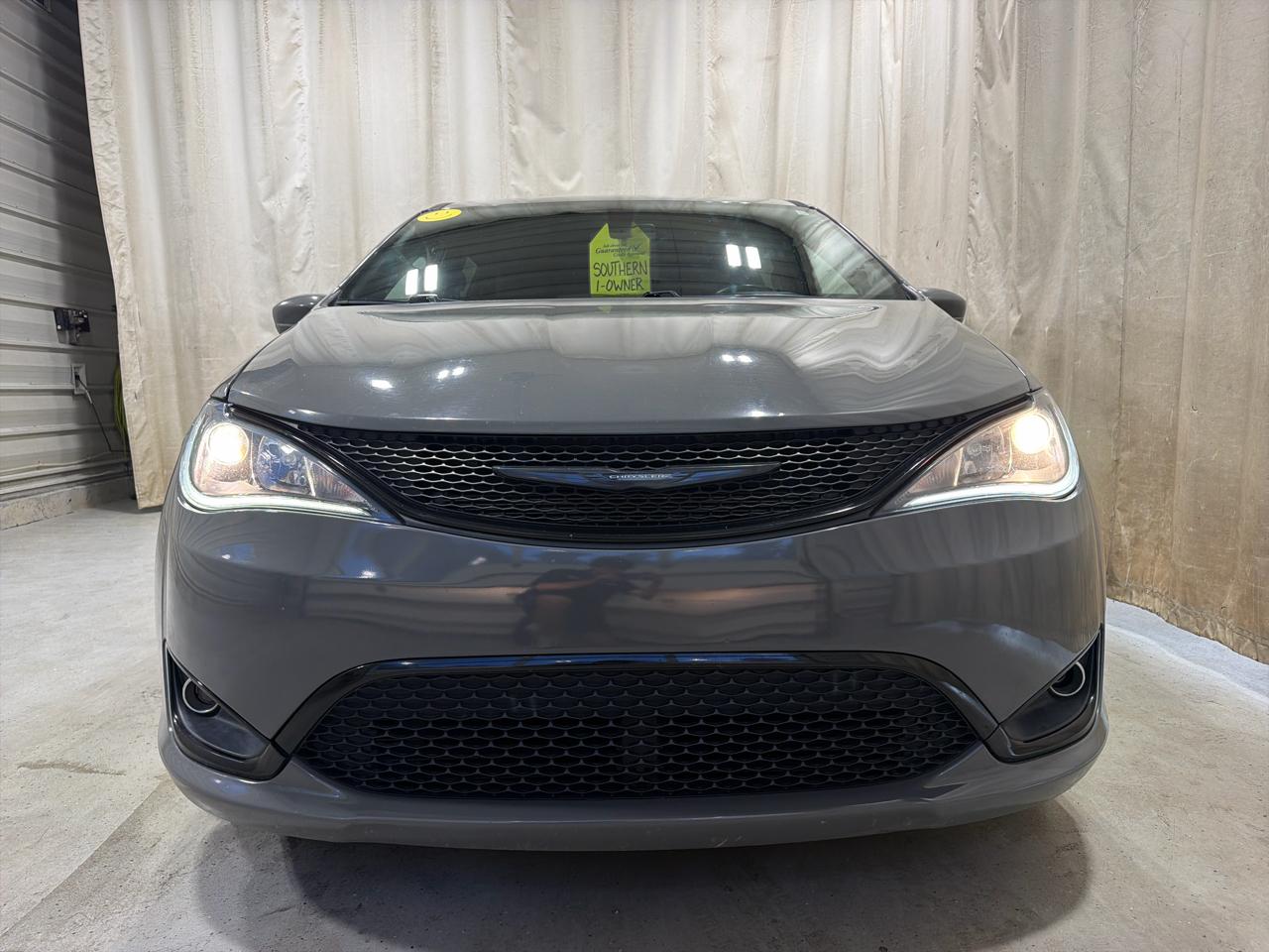 Chrysler Pacifica Touring FWD 2020