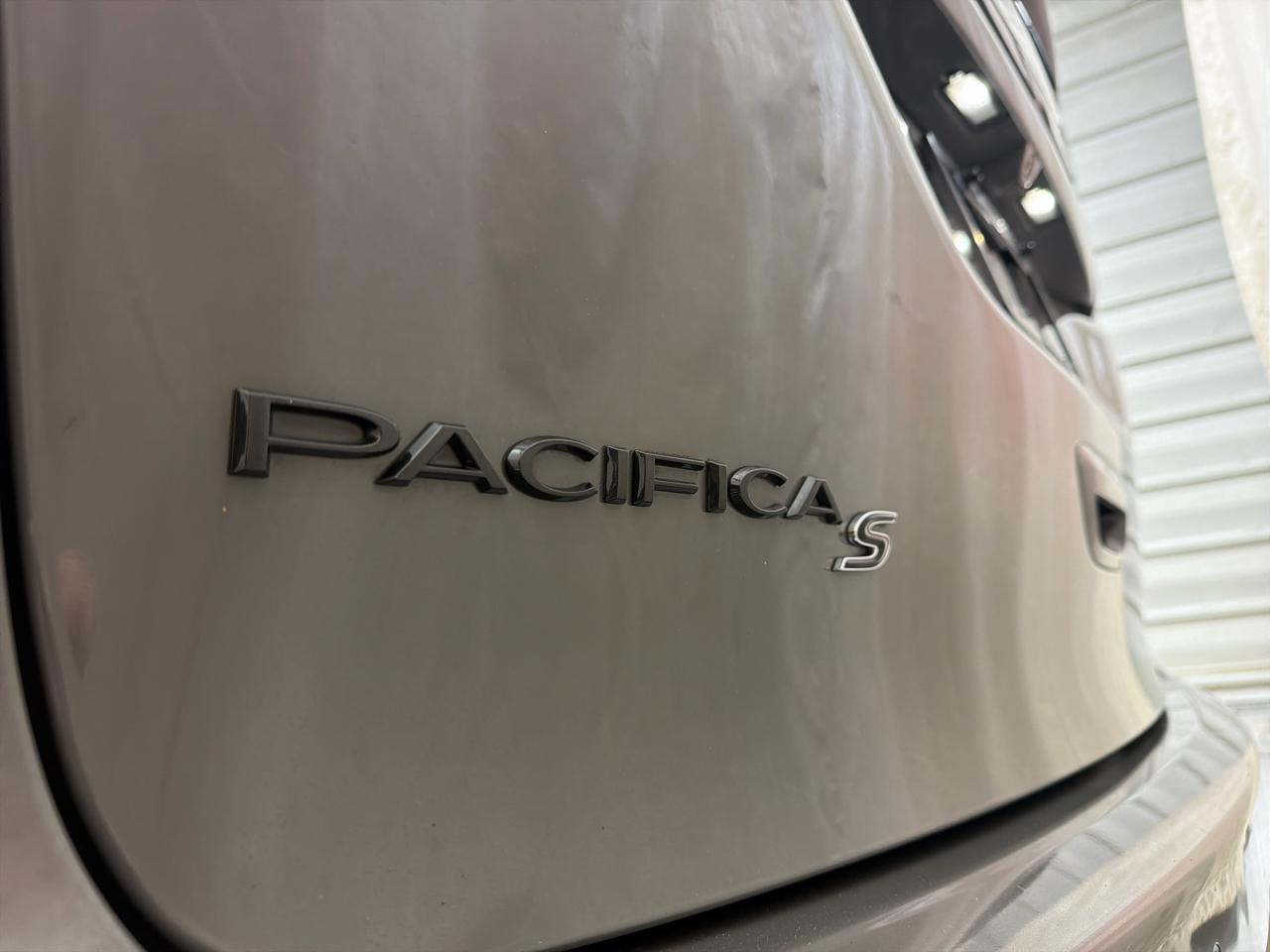 Chrysler Pacifica Touring FWD 2020