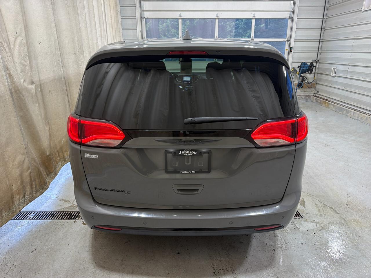 Chrysler Pacifica Touring FWD 2020