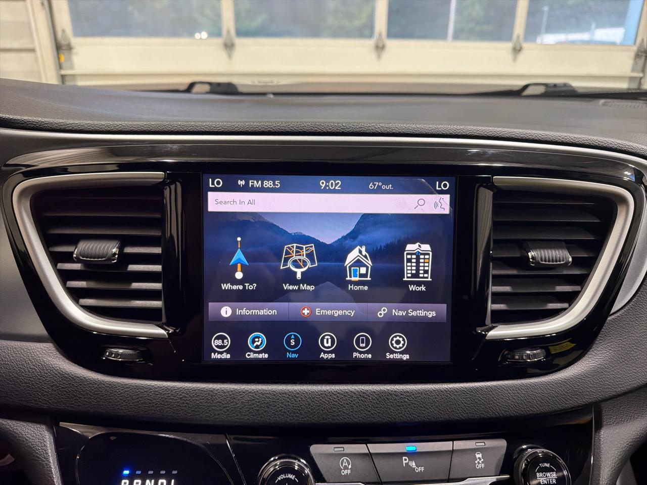 Chrysler Pacifica Touring FWD 2020