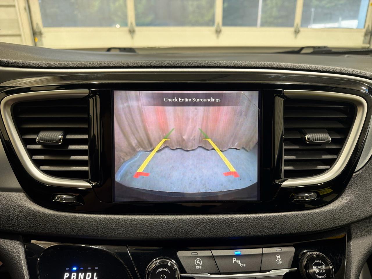 Chrysler Pacifica Touring FWD 2020