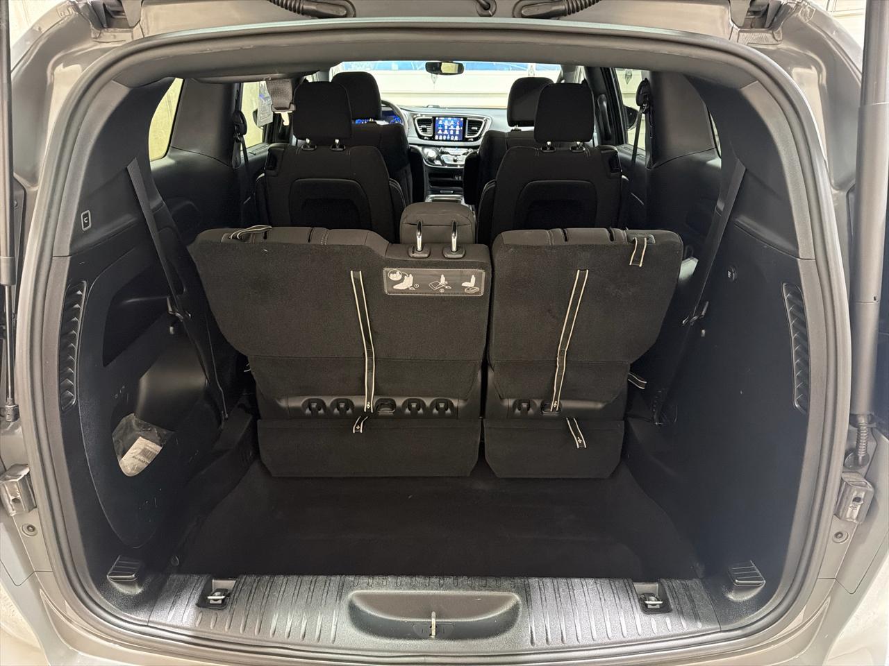 Chrysler Pacifica Touring FWD 2020