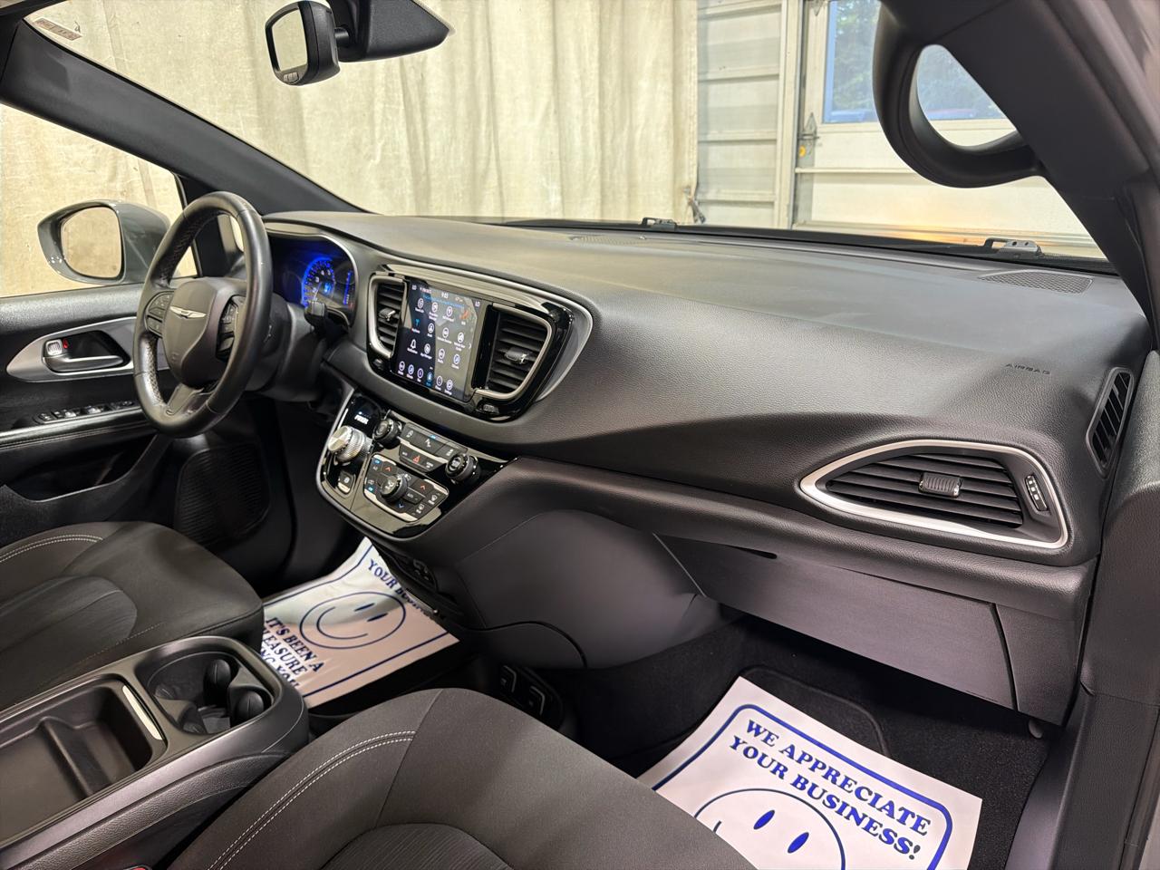 Chrysler Pacifica Touring FWD 2020