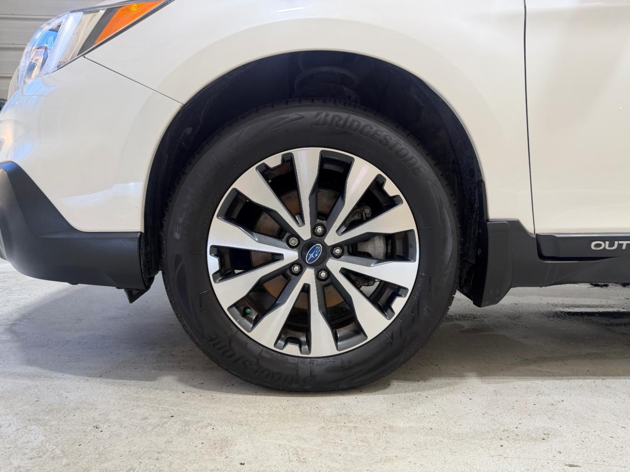 Subaru Outback 4dr Wgn 2.5i Limited 2015