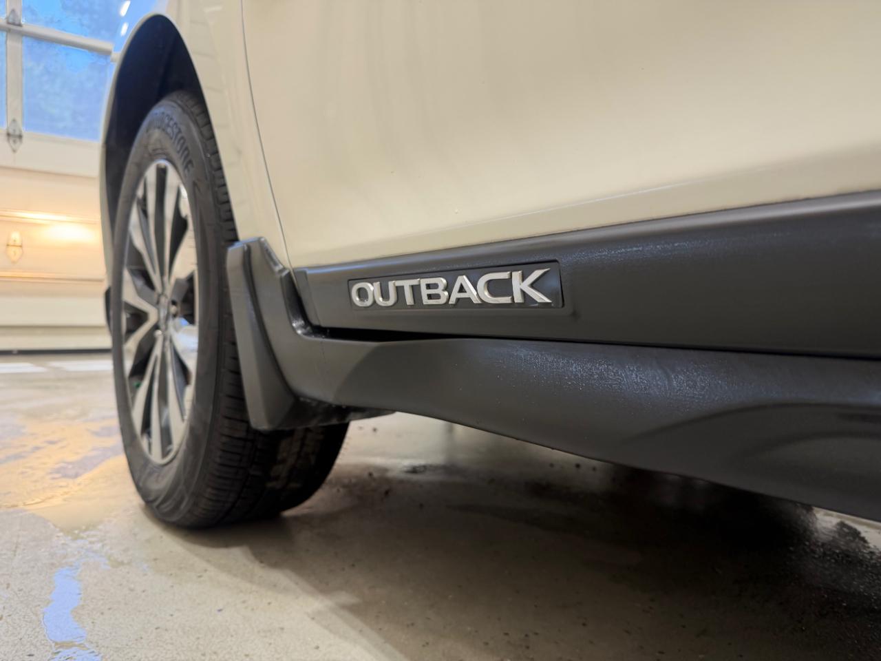 Subaru Outback 4dr Wgn 2.5i Limited 2015