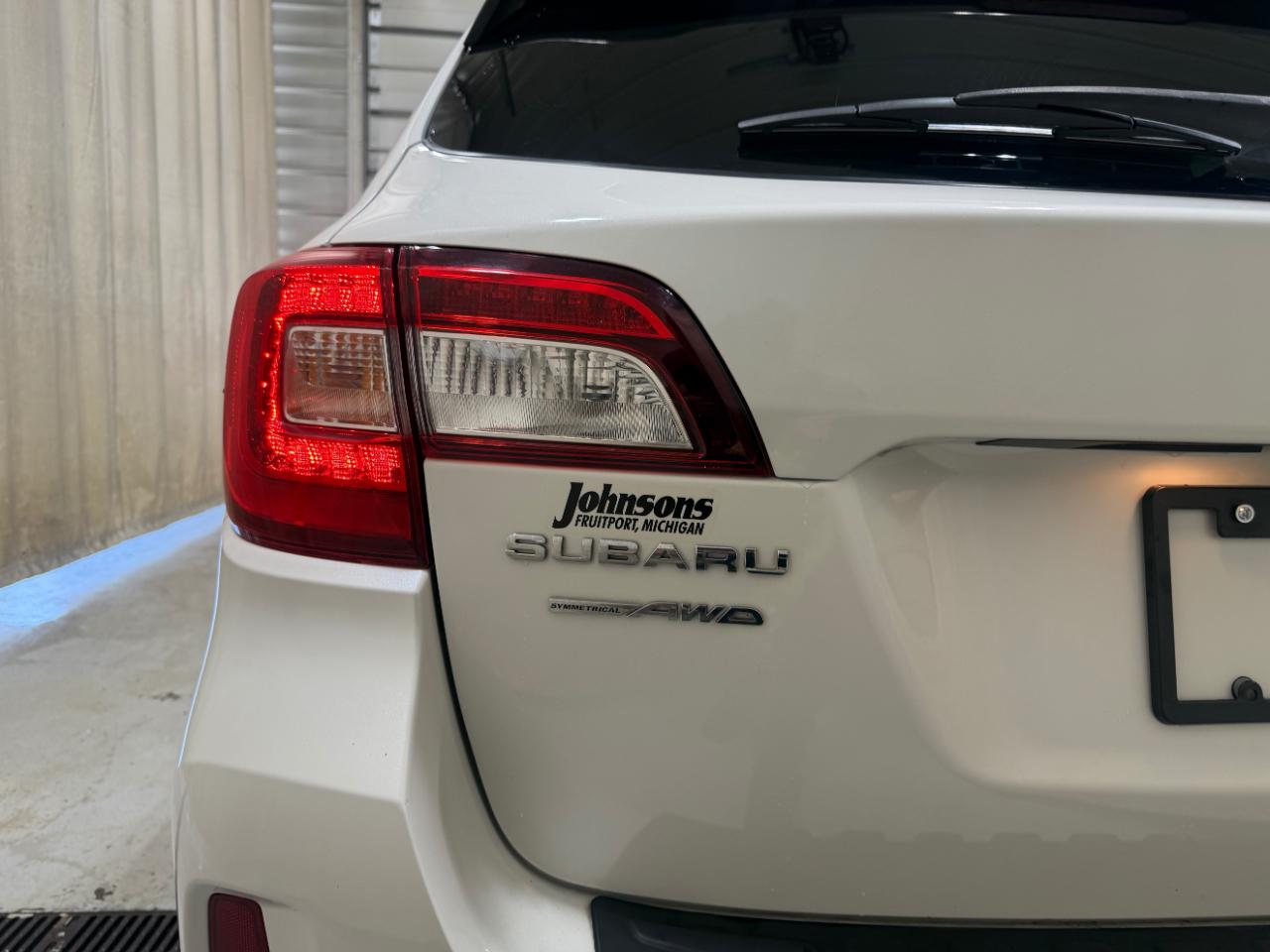 Subaru Outback 4dr Wgn 2.5i Limited 2015