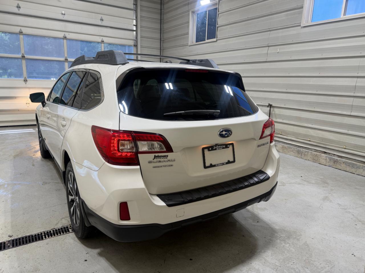 Subaru Outback 4dr Wgn 2.5i Limited 2015