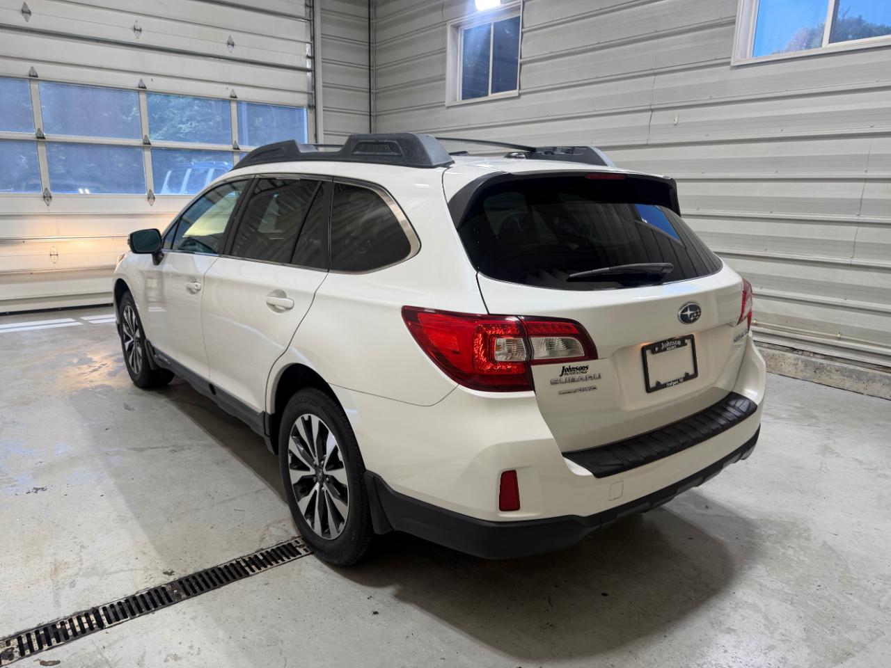 Subaru Outback 4dr Wgn 2.5i Limited 2015