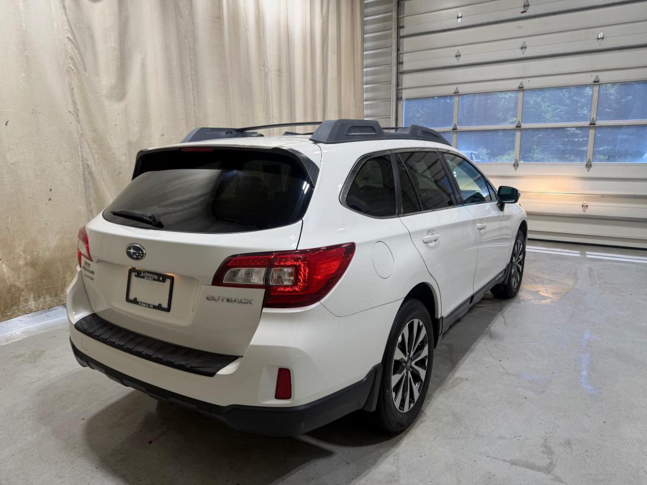 Subaru Outback 4dr Wgn 2.5i Limited 2015