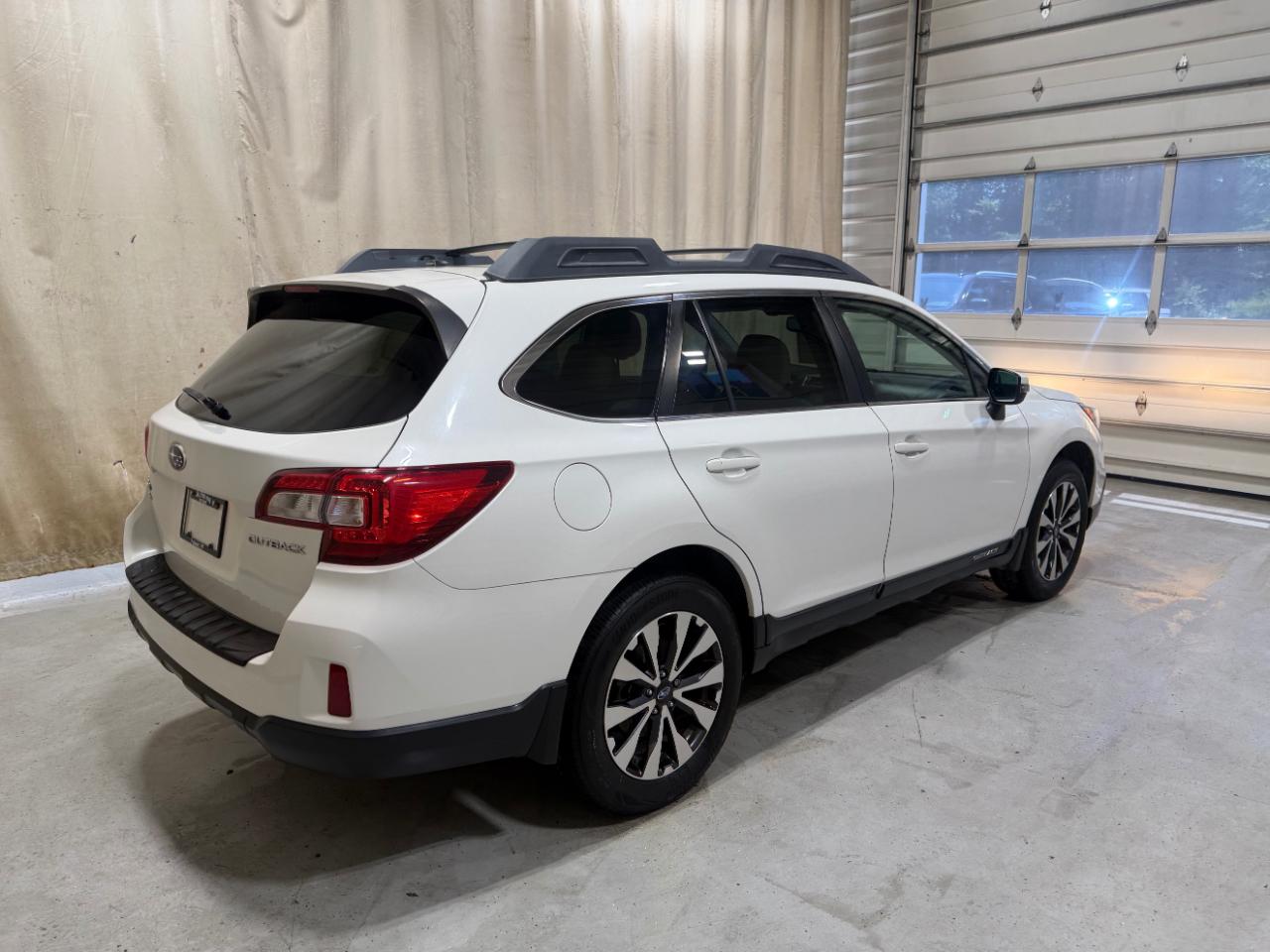 Subaru Outback 4dr Wgn 2.5i Limited 2015